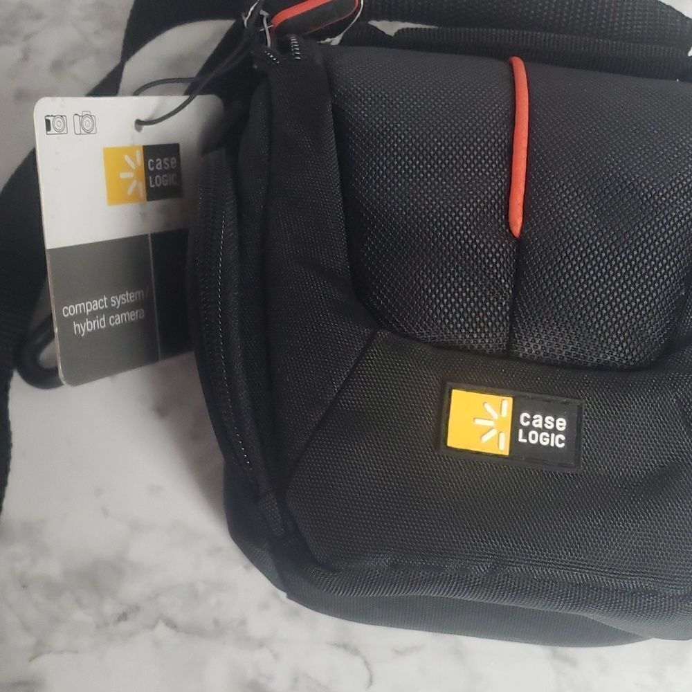 NWT Camera Case by Case Logic - Picture 3 of 11